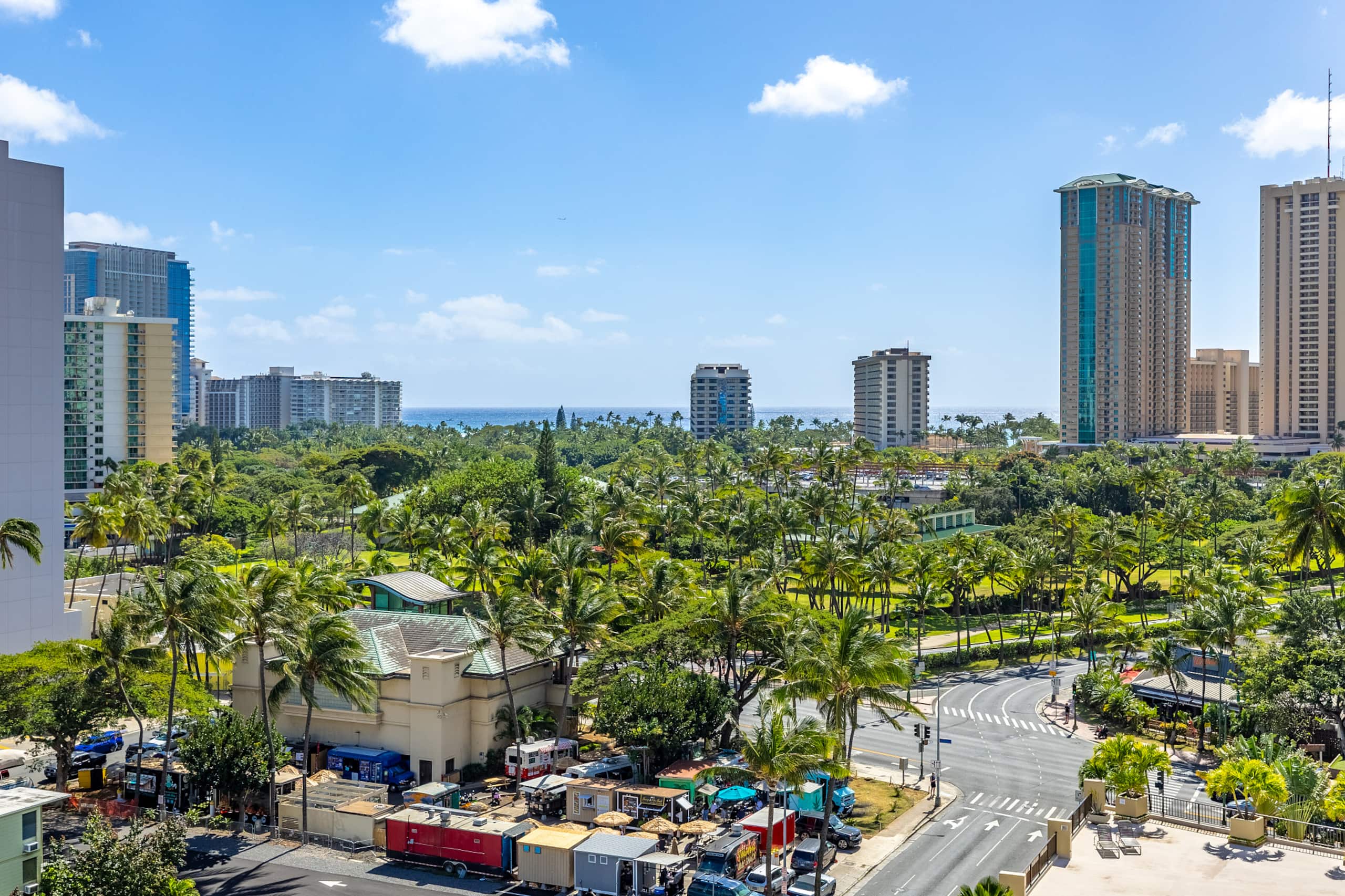 Waikiki Oasis Haven: Your Coastal Escape - Image 33