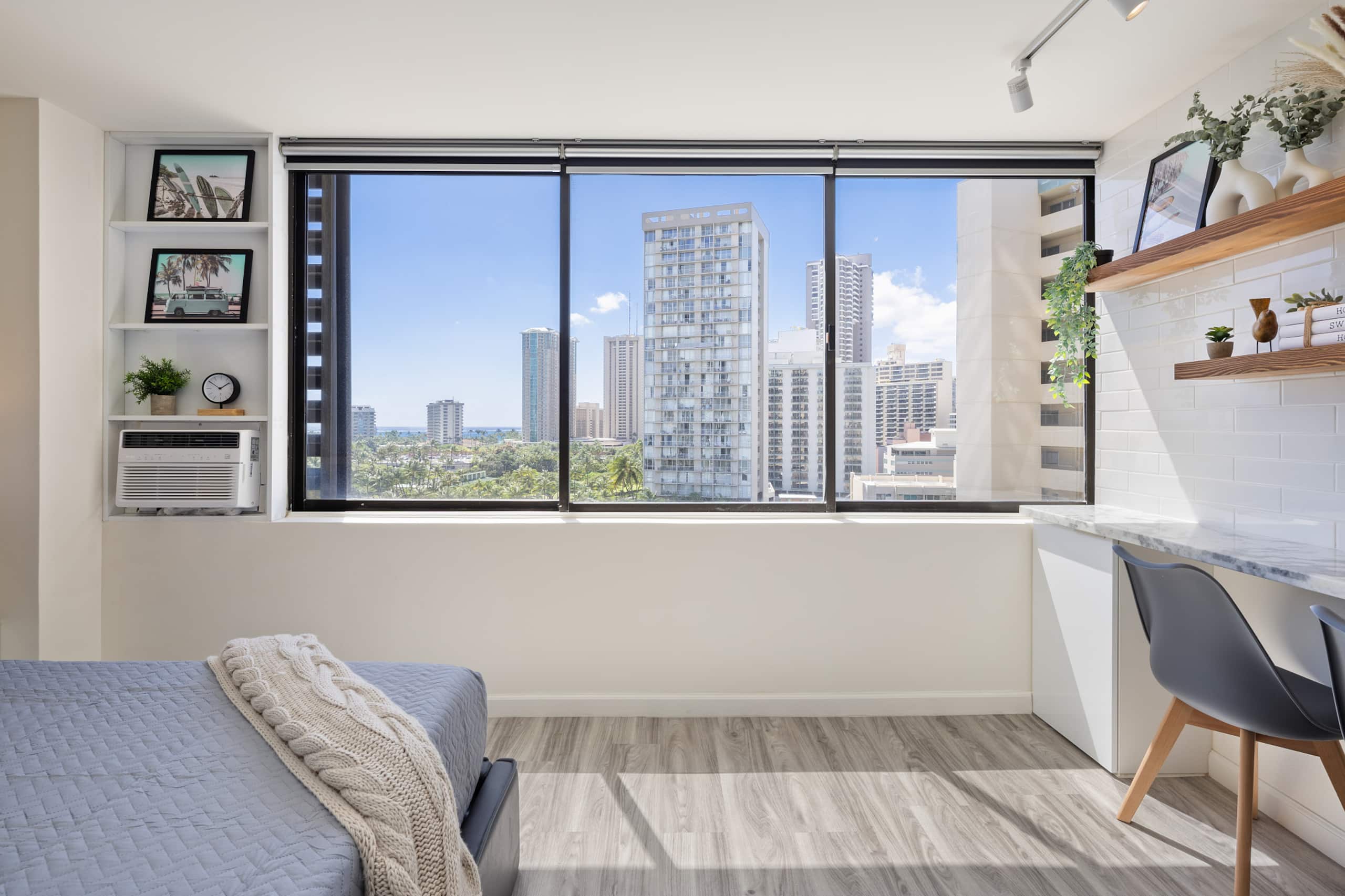 Waikiki Oasis Haven: Your Coastal Escape - Image 6