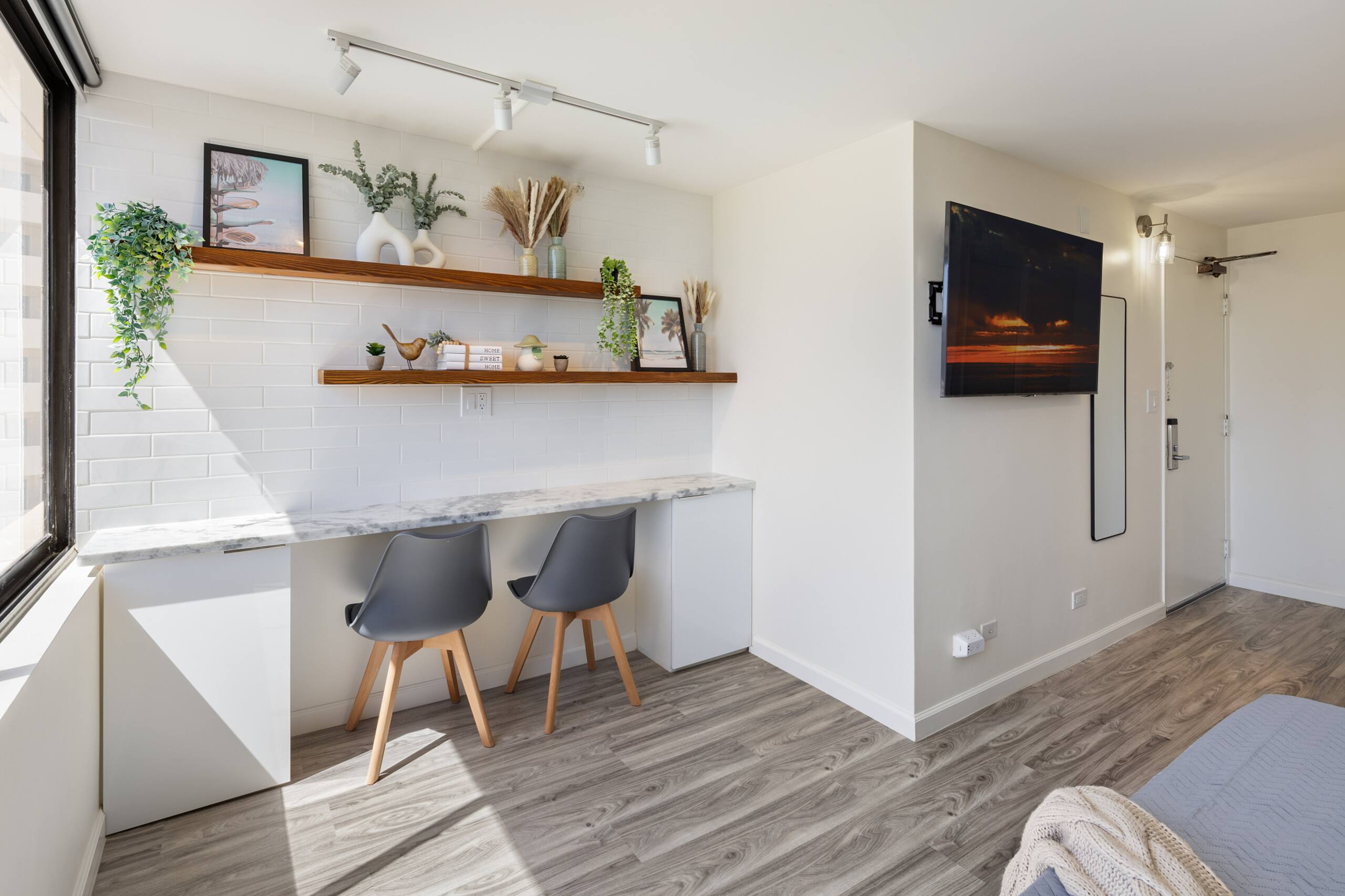 Waikiki Oasis Haven: Your Coastal Escape - Image 4