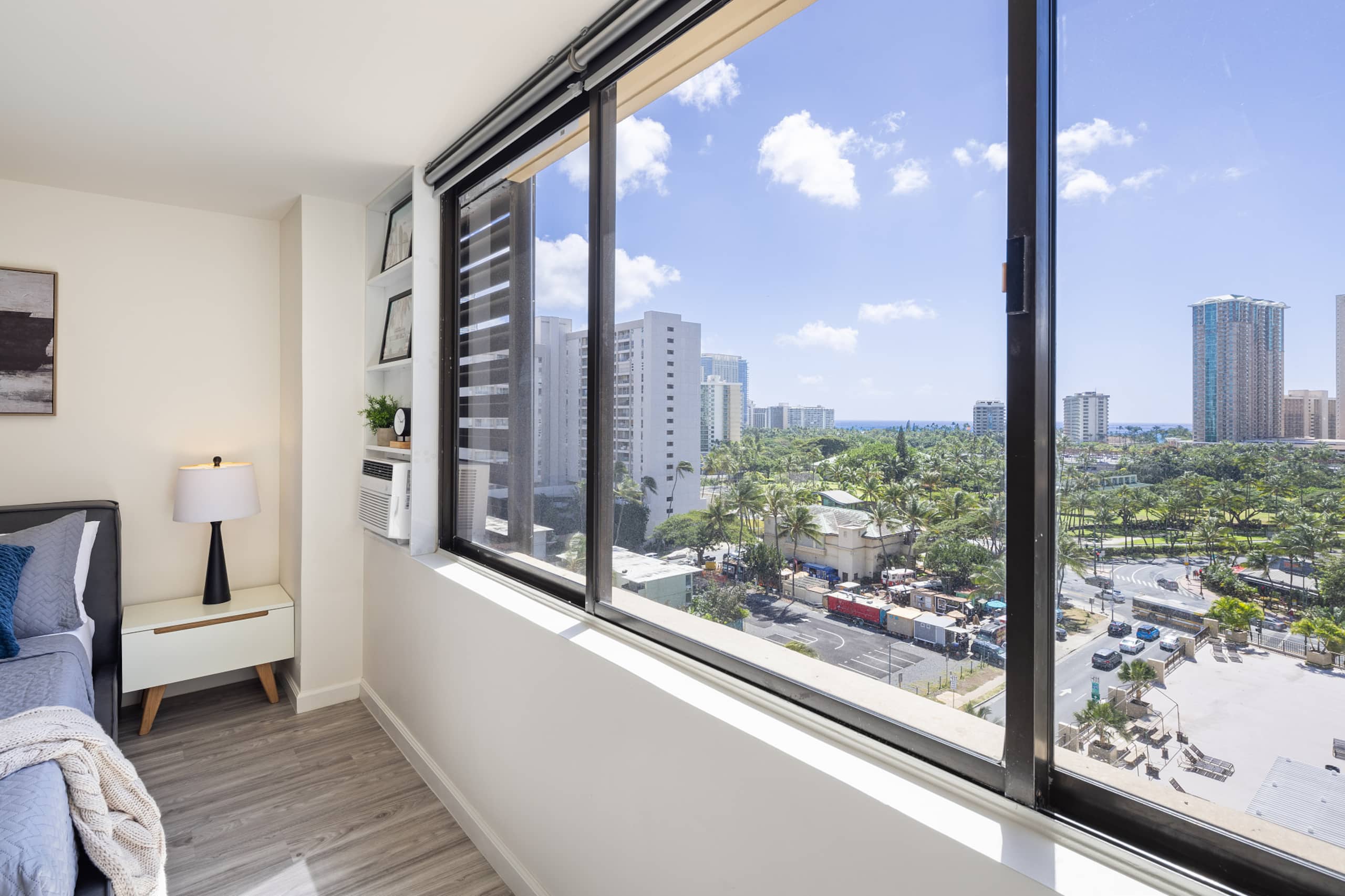 Waikiki Oasis Haven: Your Coastal Escape - Image 12