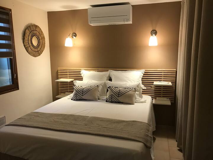 бежовата стая на 1 - ви етаж с ЛЕГЛО 160X200