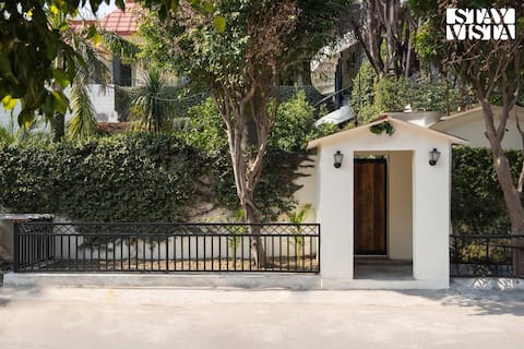 3BR-Charming Fiddle Leaf Home in Heart of Amritsar