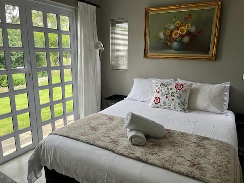 Gowrie Village Garden Cottage