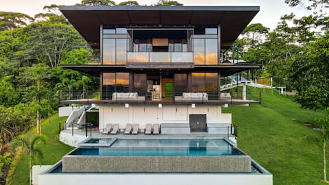 Odyssey Villa- incredible mountain views, 3bdrs
