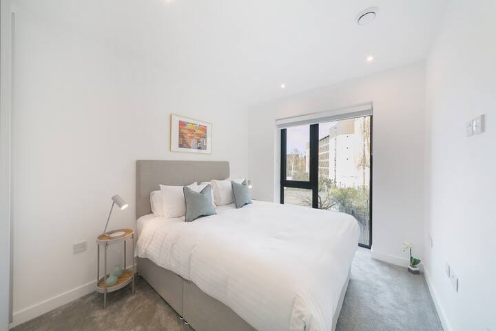 Chalk Farm retreat w/ pvt balcony gallery image 3