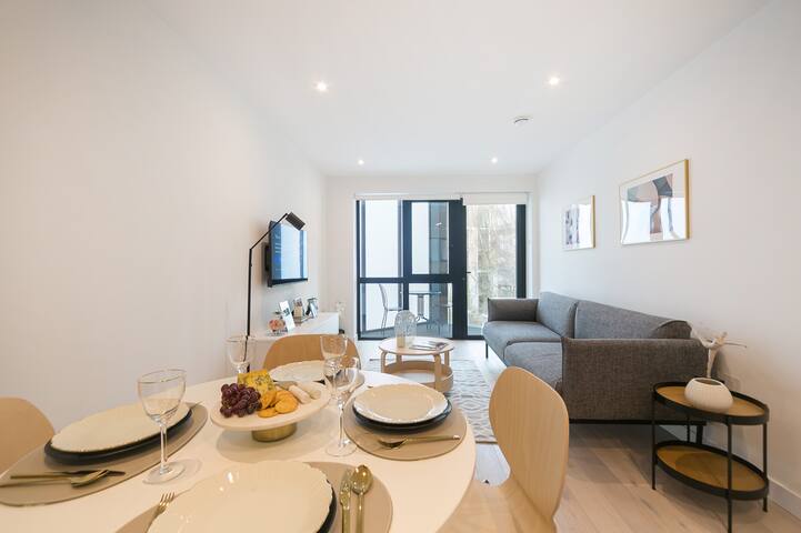 Chalk Farm retreat w/ pvt balcony gallery image 4