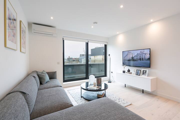 Camden retreat w/ views & balcony gallery image 4