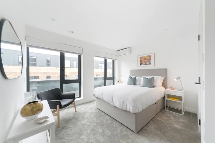 Camden retreat w/ views & balcony gallery image 3