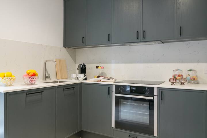 Trendy Camden 2-Bedroom Apartment – Brand New gallery image 4