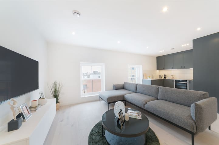 Modern, high spec 2 bed flat in Camden