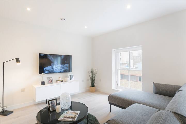 Modern, high spec 2 bed flat in Camden gallery image 3