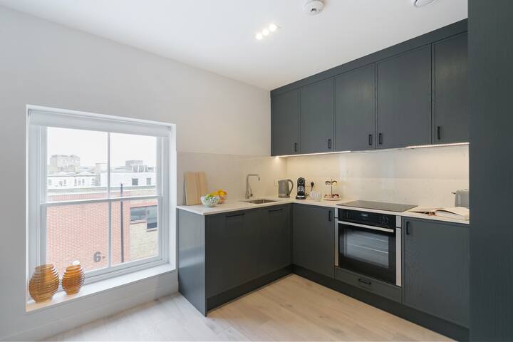 Modern, high spec 2 bed flat in Camden gallery image 4