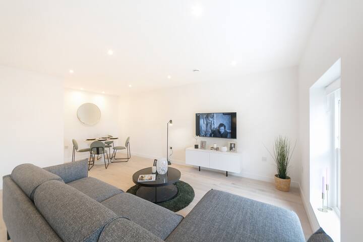 Modern, high spec 2 bed flat in Camden gallery image 2