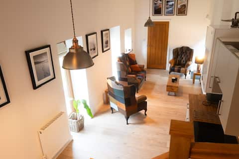 Popular Airbnb listing: The Threshing Barn in Dudley