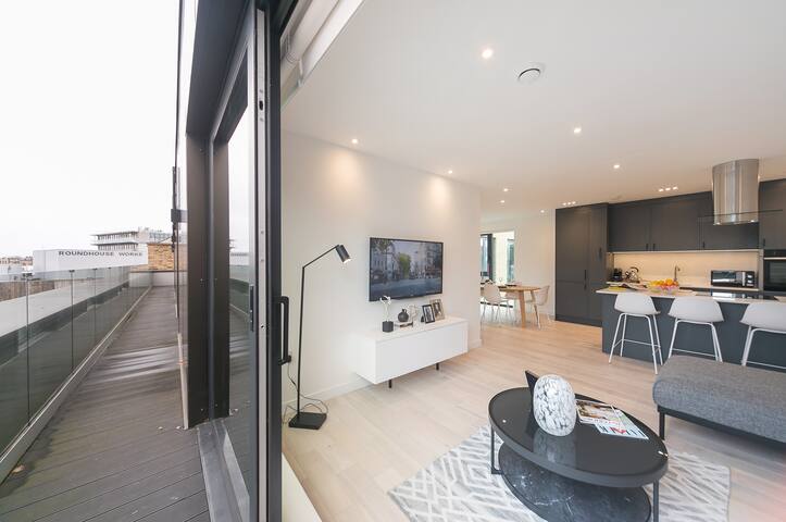 Huge and Beautiful Spacious 3 Bed Flat in Camden gallery image 2