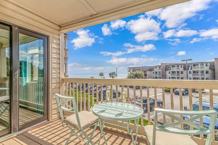 Oceanview 2br Condo W/ Pools & Grill! - Myrtle Beach, SC