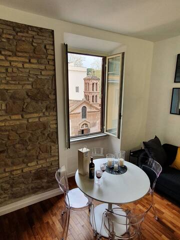 Spacious apartment with a view in Rome gallery image 2