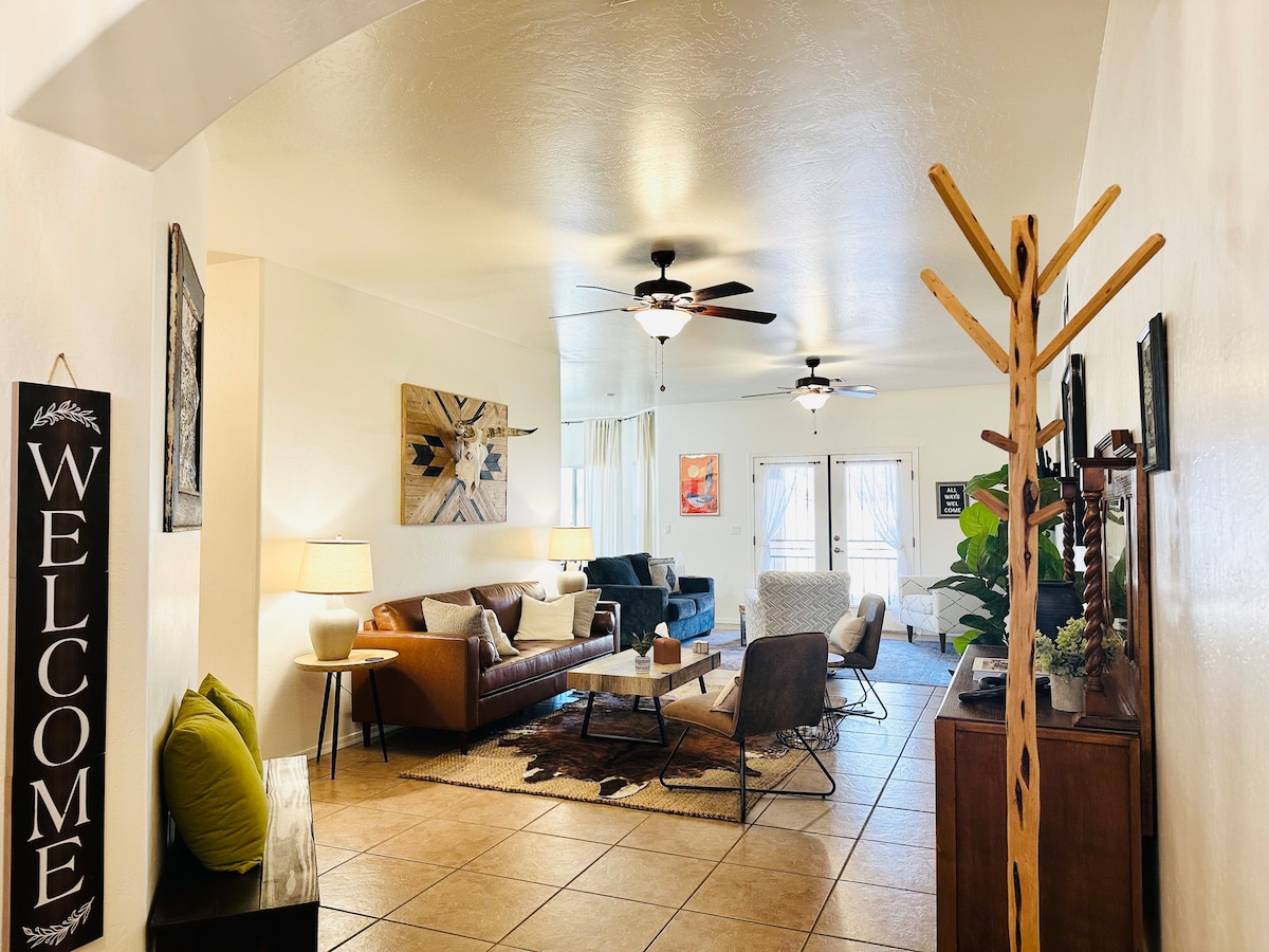 Popular Airbnb listing: Modern, spacious, quiet oasis in White Mountains Rural