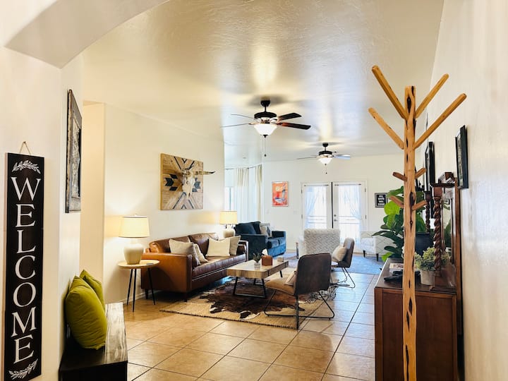 Modern, Spacious, Quiet Oasis - Safford, AZ