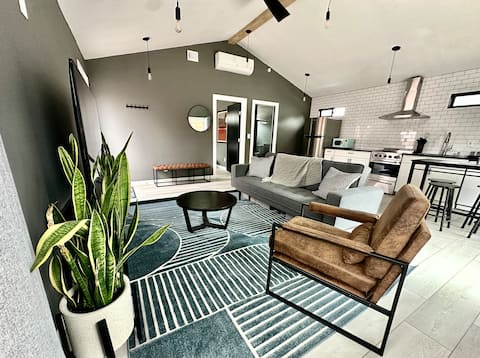 Popular Airbnb listing: The Summit at Beacon Hill near The Pearl/Downtown in Midtown