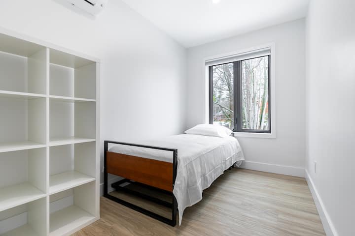 เตียงเดี่ยวพร้อมที่นอนมีล้อ