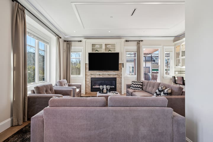 Modern 4B/5B Vancouver Home w/AC + Rooftop Patio gallery image 3