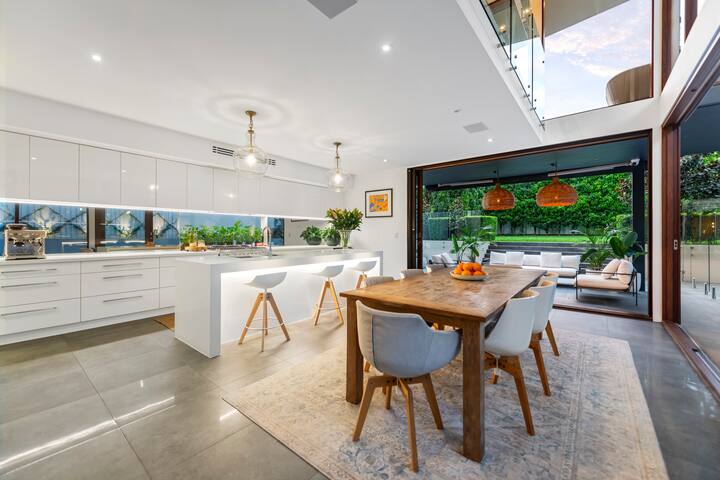 Luxury 4 bedroom house in Hendra gallery image 5