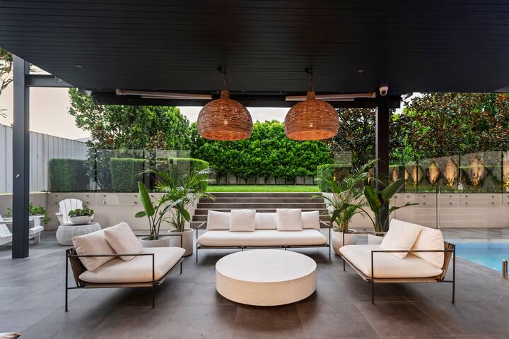 Luxury 4 bedroom house in Hendra gallery image 3