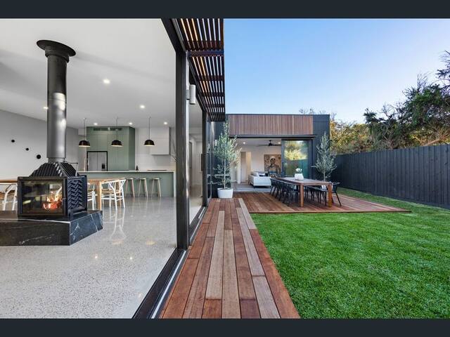 Melibee Beach House gallery image 3