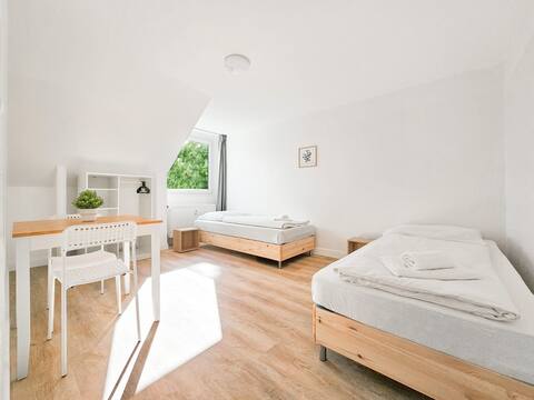 RAJ Living - Fitter Apartment -3 Rooms- Balcony