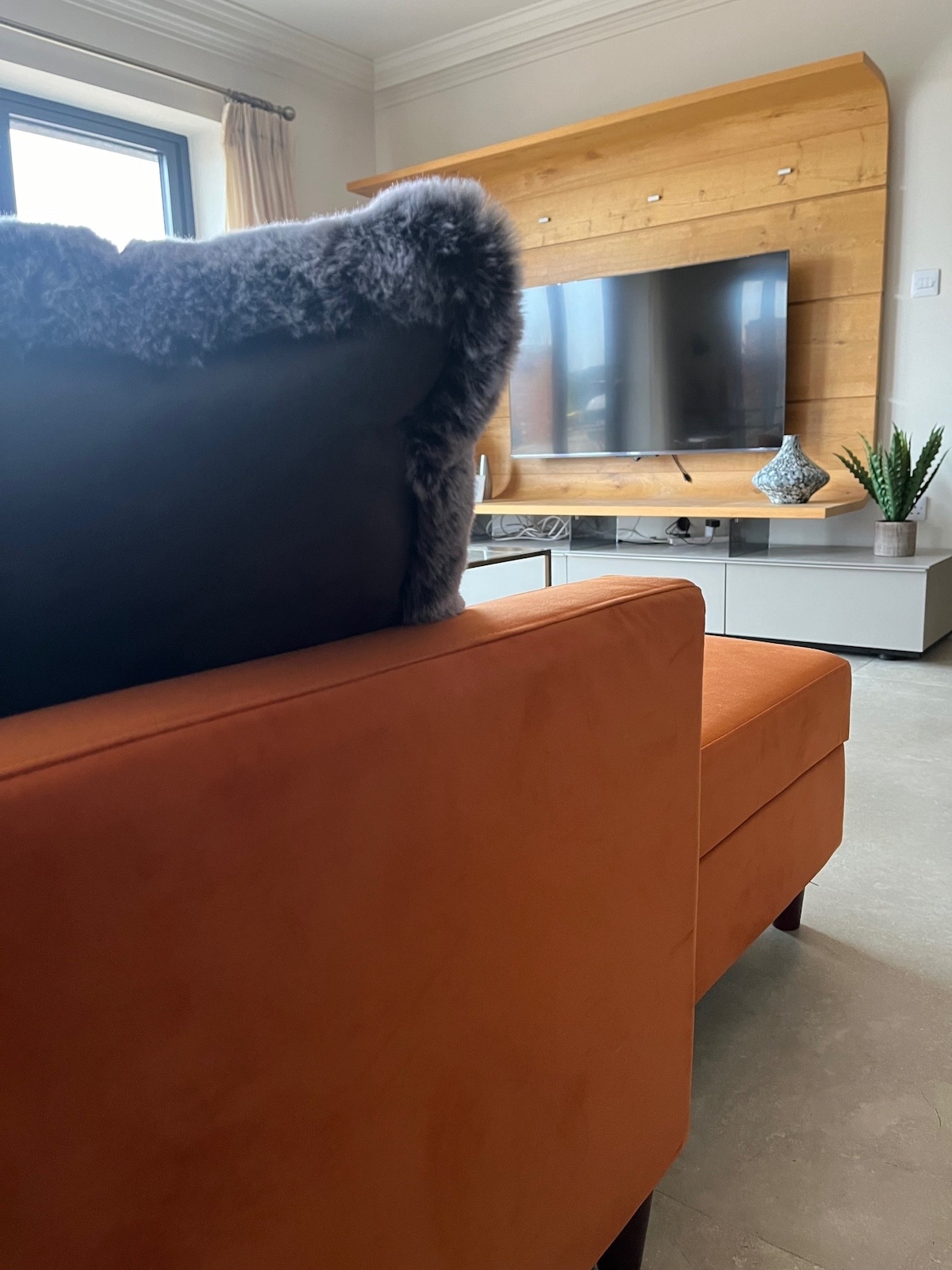 Popular Airbnb listing: Luxury Converted Milking Parlour with Hot Tub in Nottinghamshire