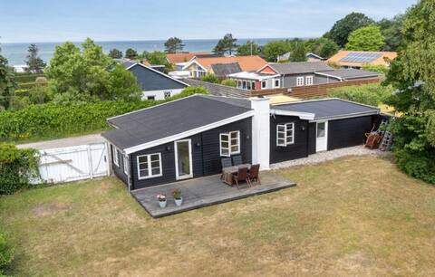 Bright cottage close to beach