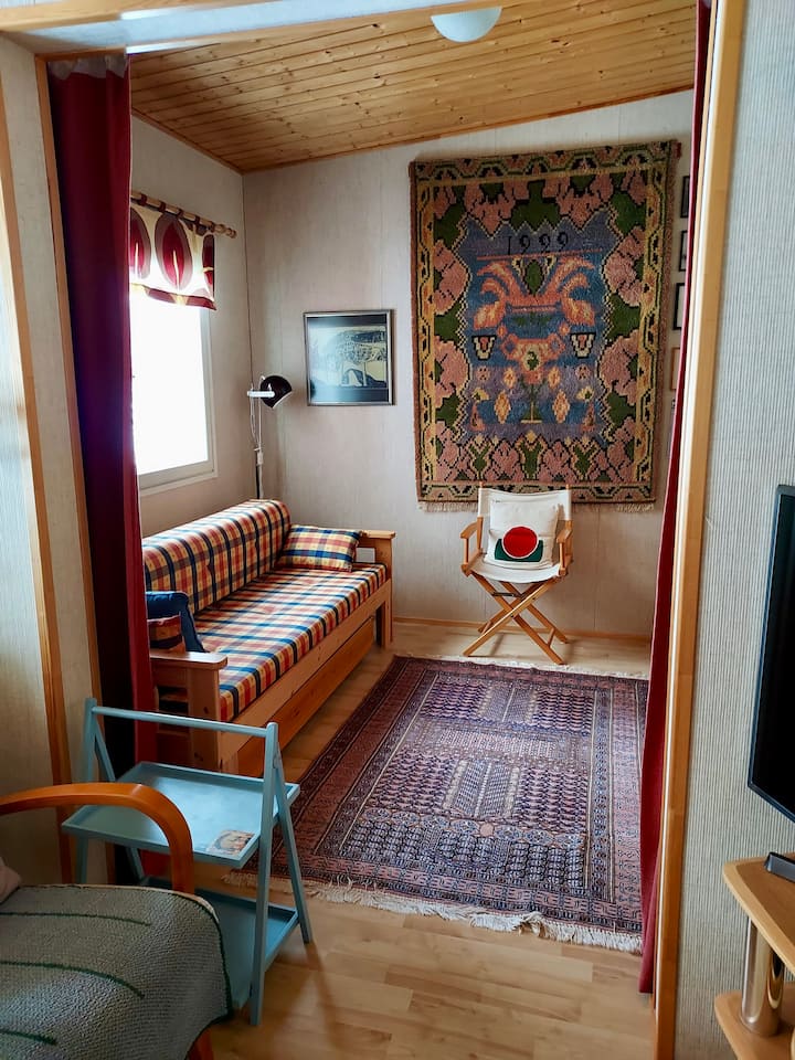 استراحة للنوم مع سرير أريكة مزدوج