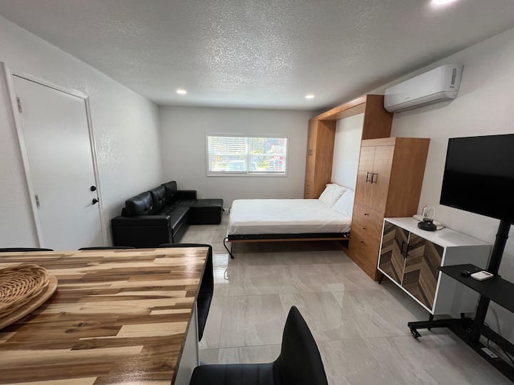 Welcome To Your Cozy Studio! - Clearwater, FL