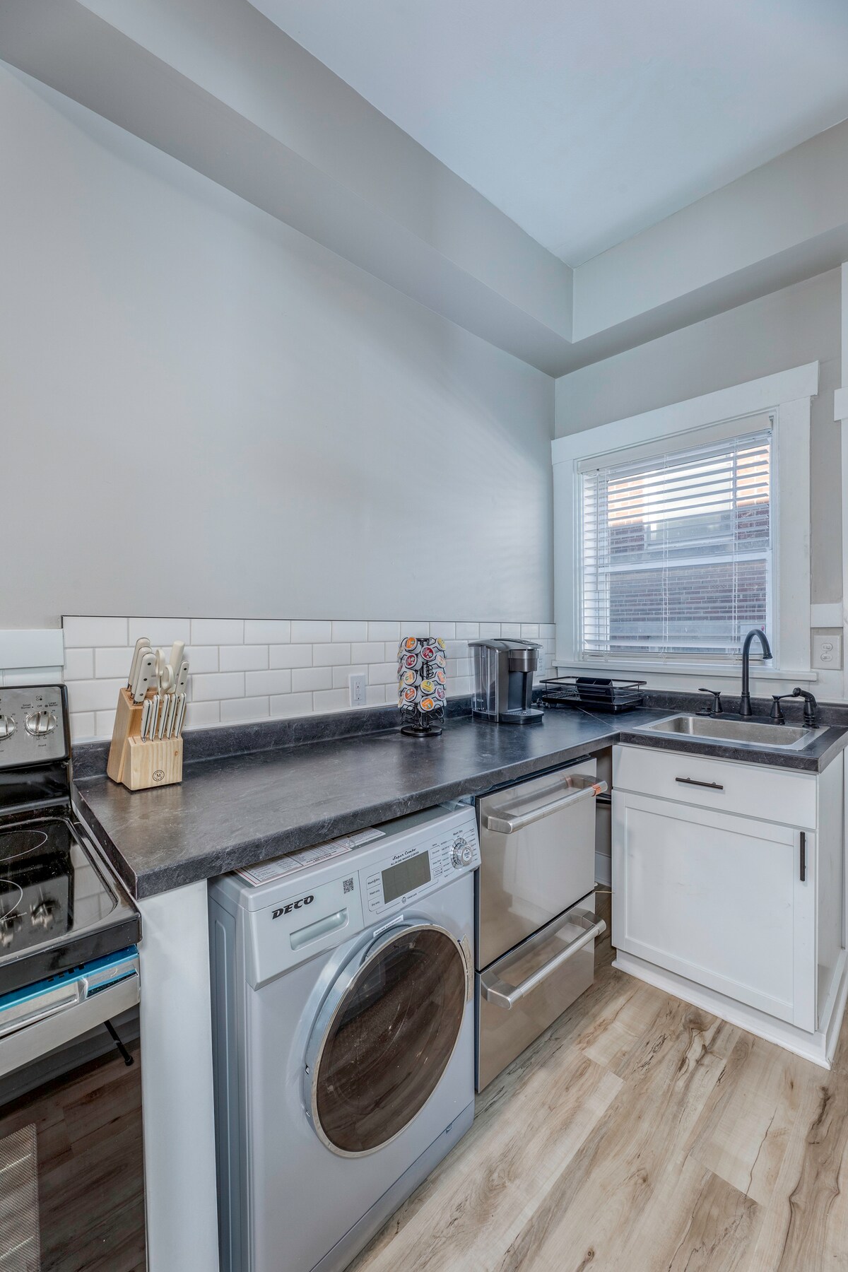 One Bedroom Apt. w/ King Suite & Free Parking