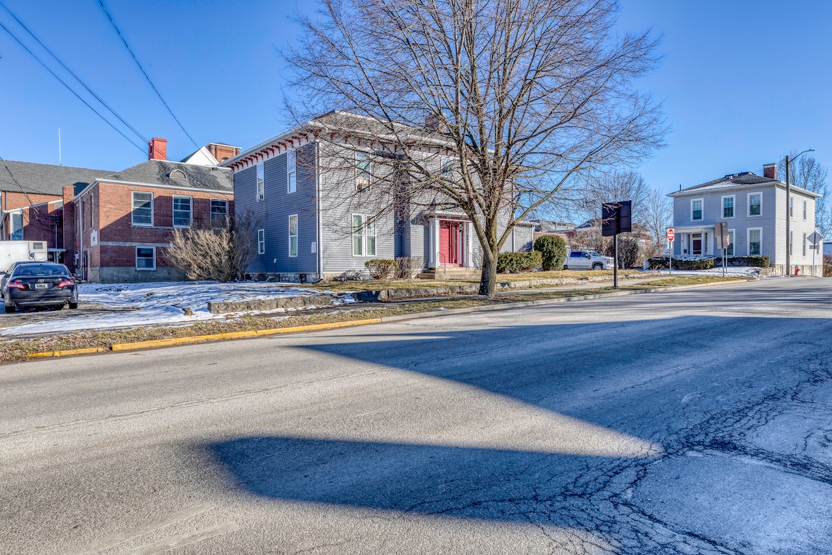 One Bedroom Apt. w/ King Suite & Free Parking
