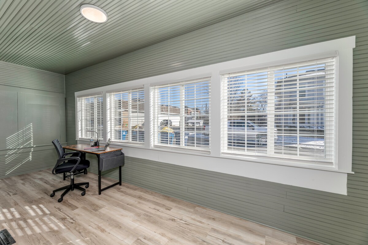 One Bedroom Apt. w/ King Suite & Free Parking