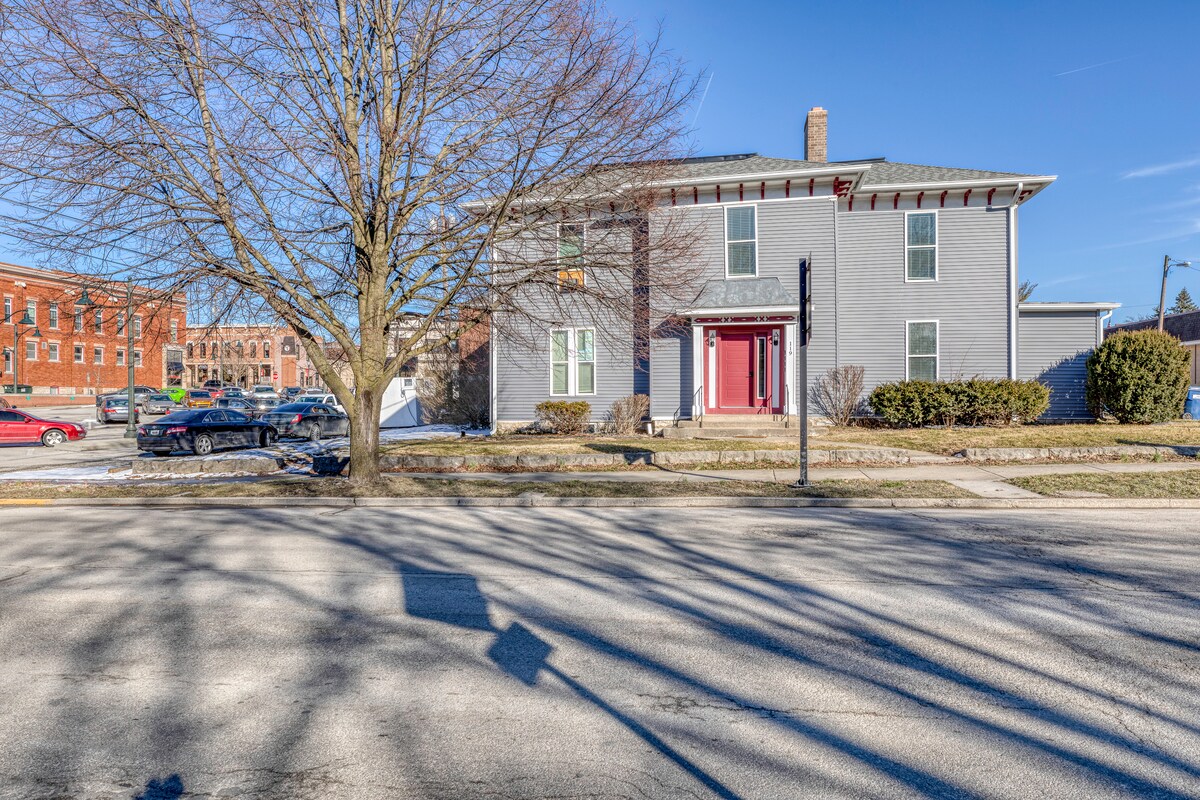 One Bedroom Apt. w/ King Suite & Free Parking