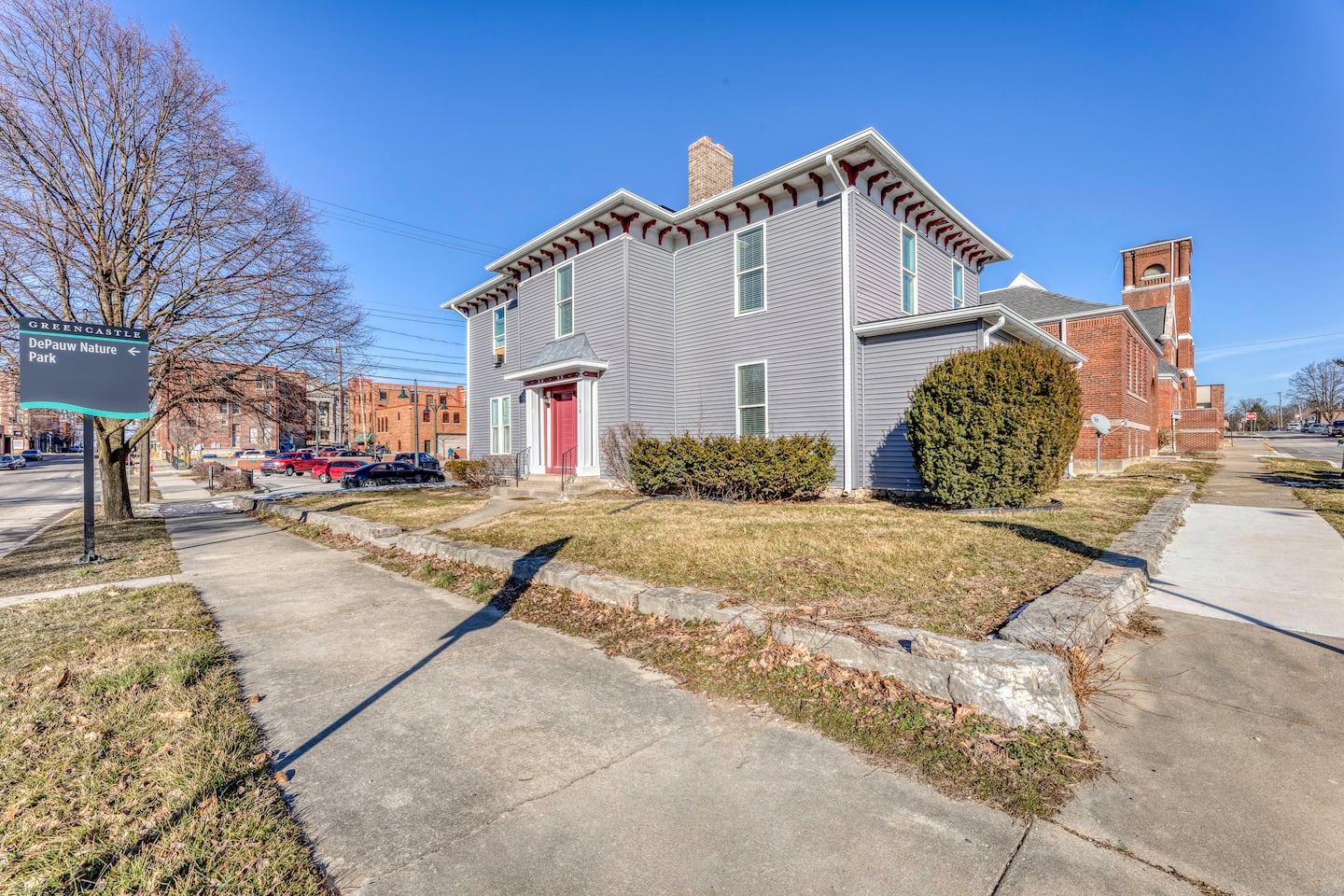 One Bedroom Apt. w/ King Suite & Free Parking