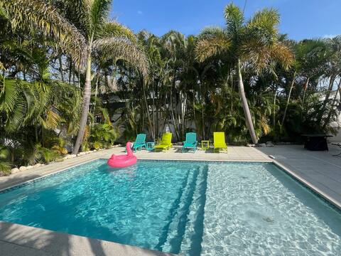 Home in Redington Beach, Pool, 3 min Walk to Beach