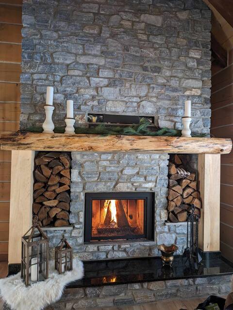 Chalet St-Aubin : Luxurious Log Home, Lake access