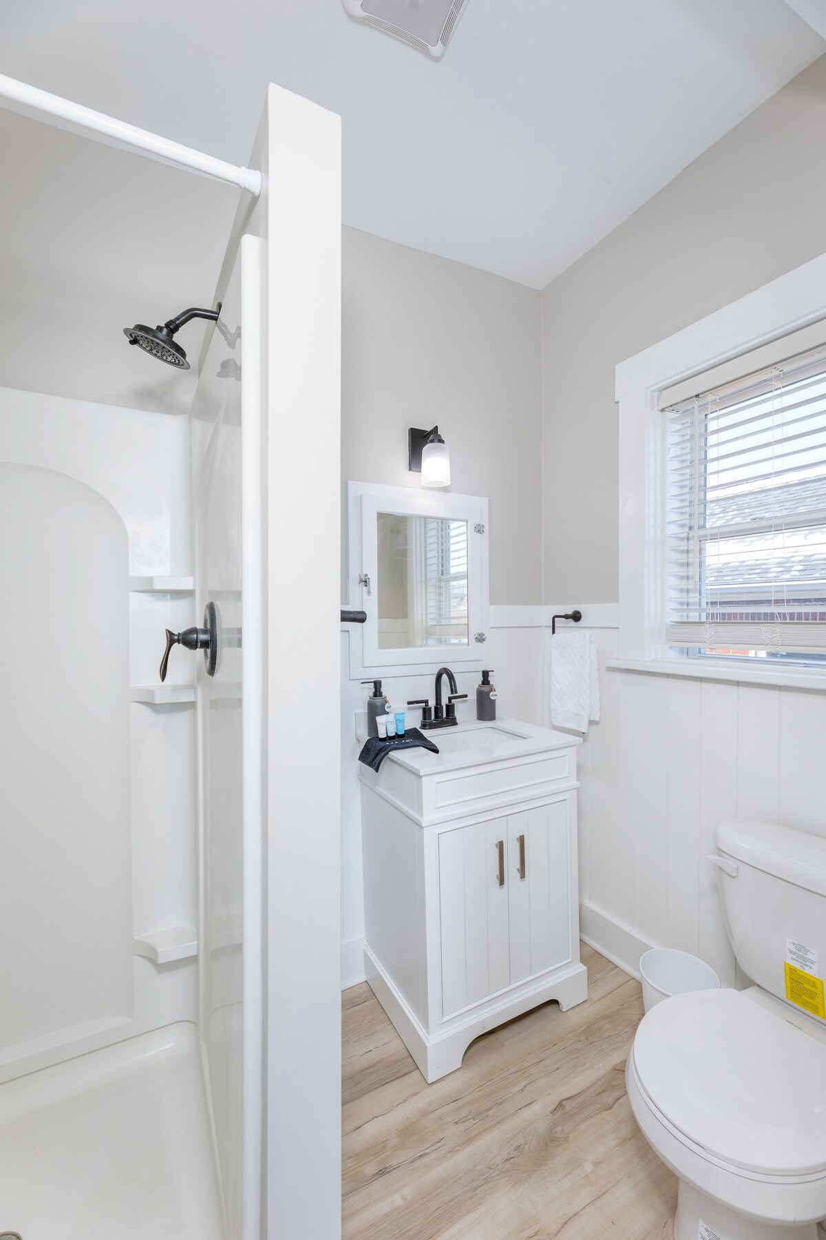 One Bedroom Apt. with King Suite