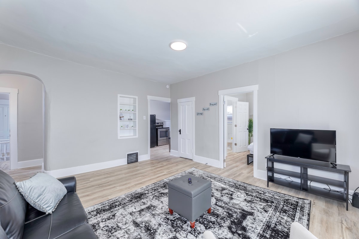 One Bedroom Apt. with King Suite