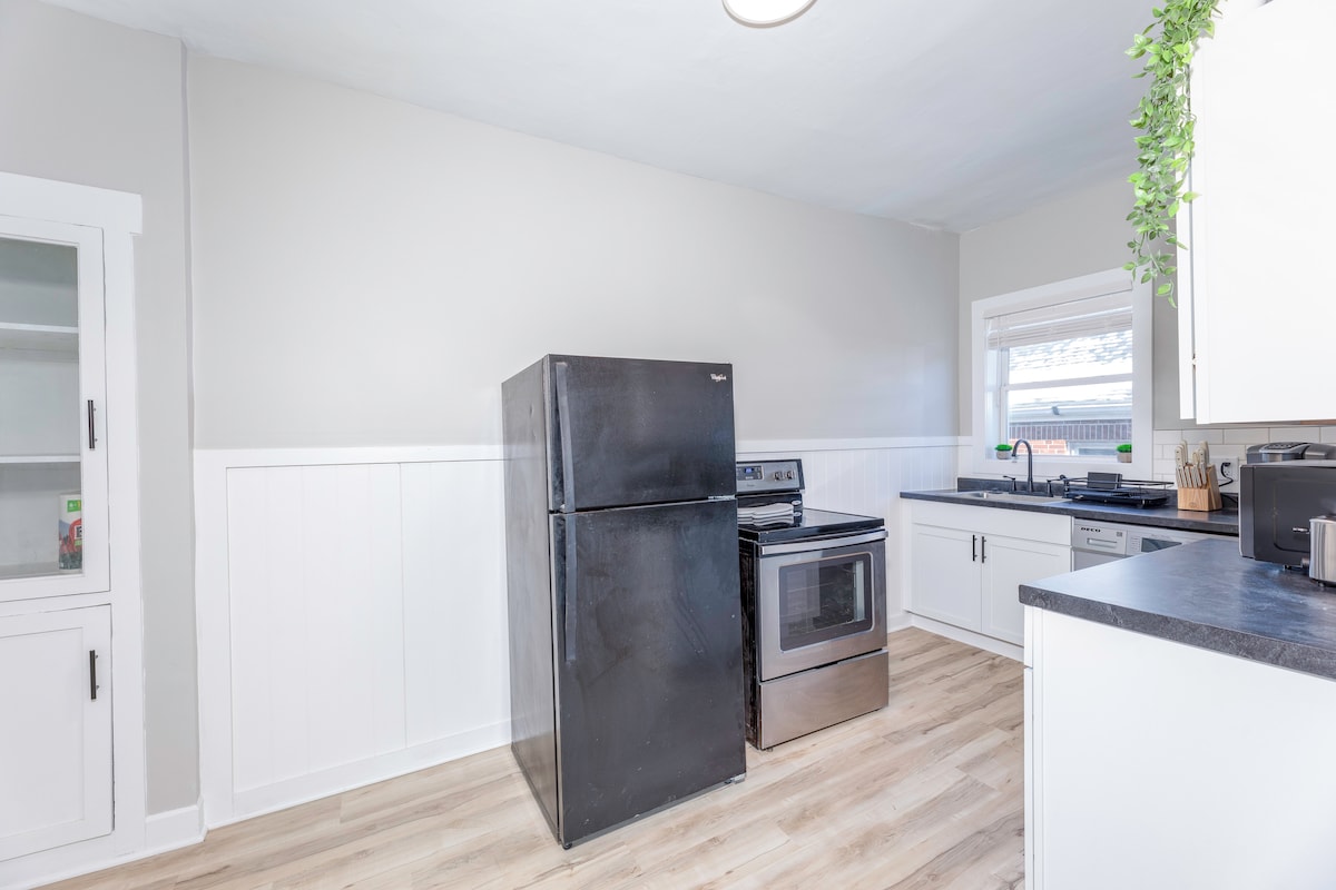 One Bedroom Apt. with King Suite