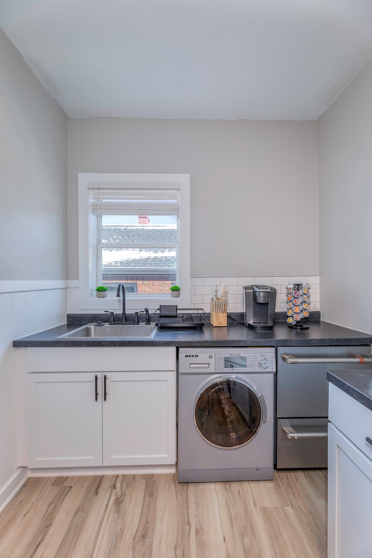 One Bedroom Apt. with King Suite