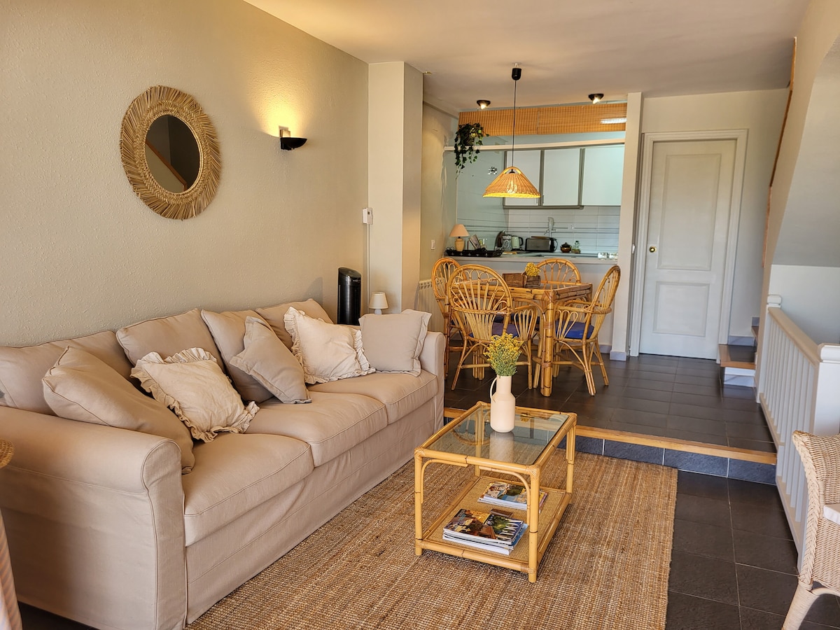 Successful Airbnb property: A house next to the beach and facing the sea in Begur in Begur
