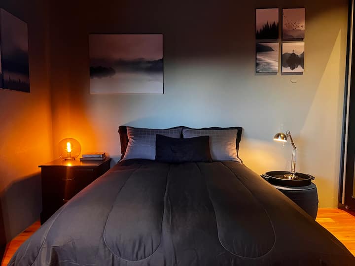 Ghorofa ya juu ya chumba cha kulala - kitanda cha watu wawili, ukubwa wa kitanda sentimita 140x200