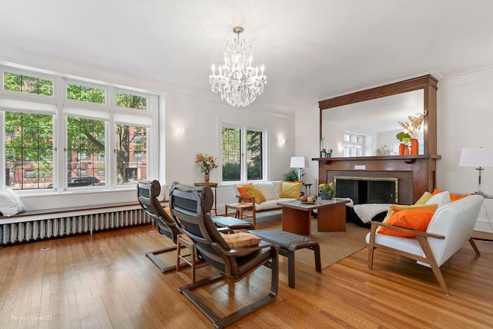 Amazing historic campus mansion! gallery image 2