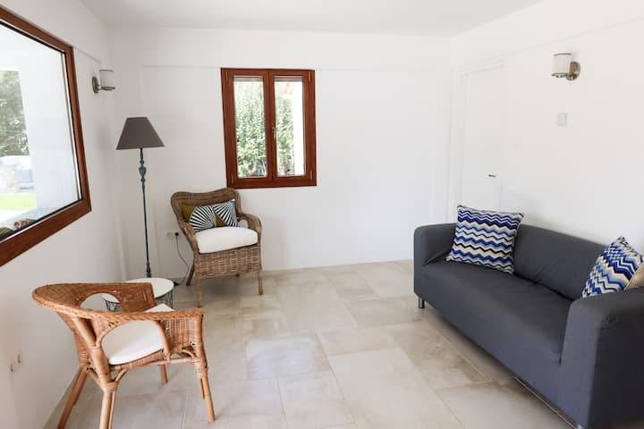 Beautiful 2 Bed Beachside Villa With Private Pool - Skiathos