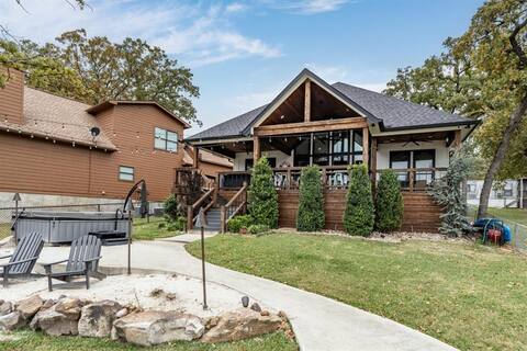 Beautiful lake front home!